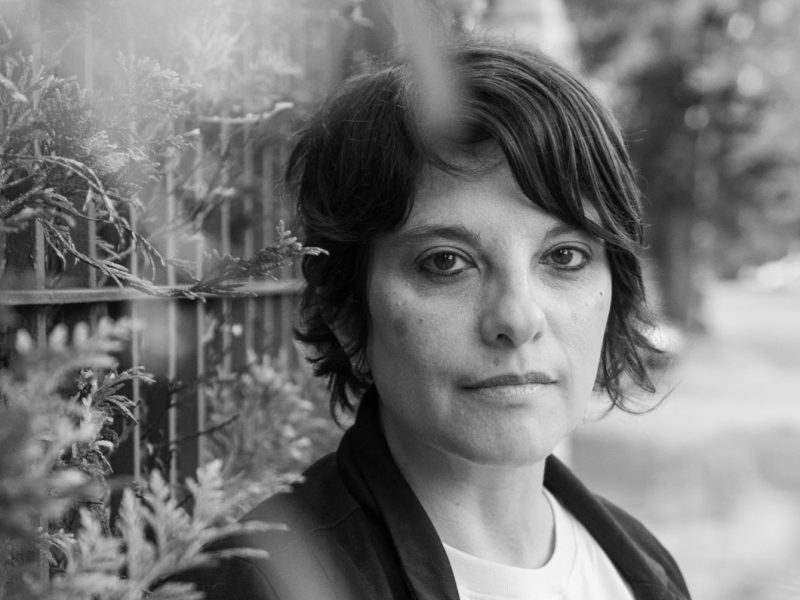 Empujando el borde y otros poemas de Vanesa Almada Noguerón 